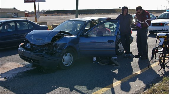 Un accident impliquant trois véhicules cause deux blessés